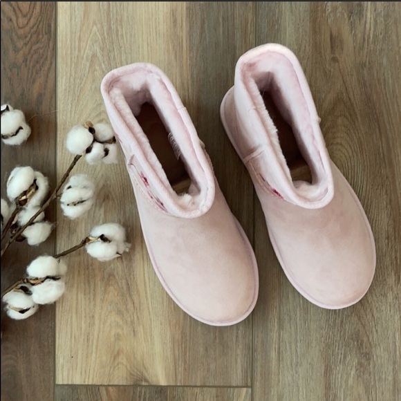 🍃🔆UGGS- CLASSIC MINI BLOSSOM🔆🍃 - Picture 8 of 14